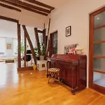 Spacious Apartment In Central Paris