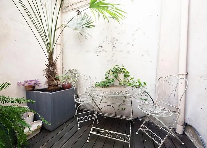 Spacious Apartment In Central Paris