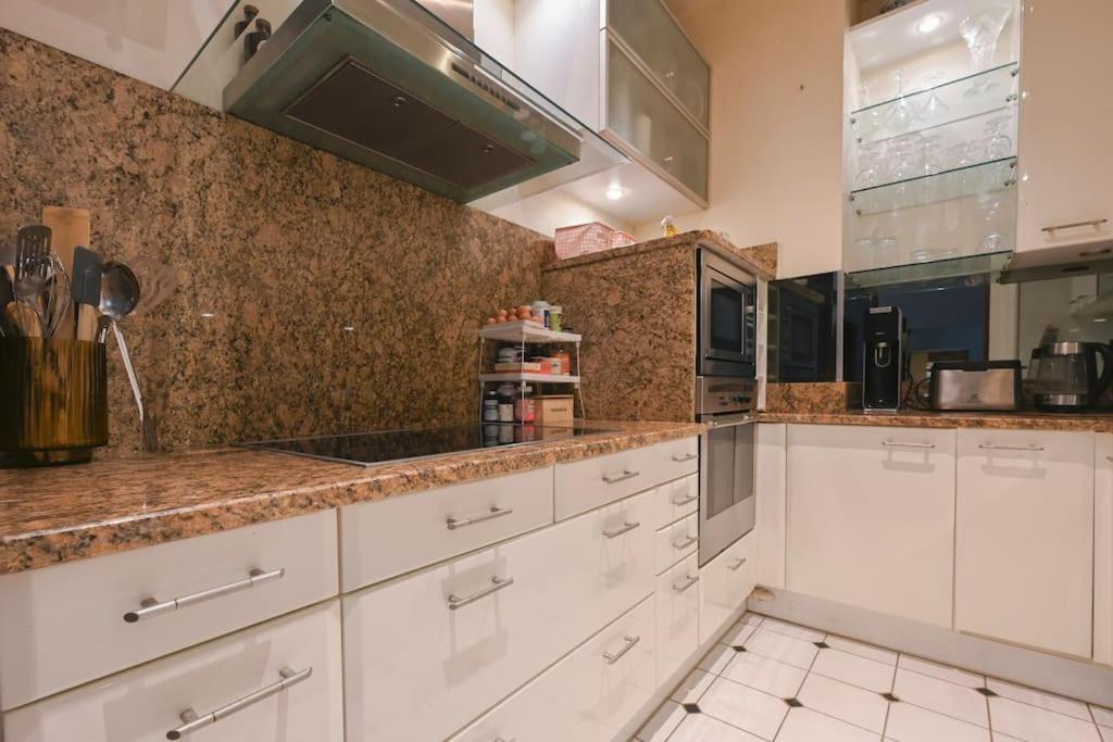 Apartment Spacious In *