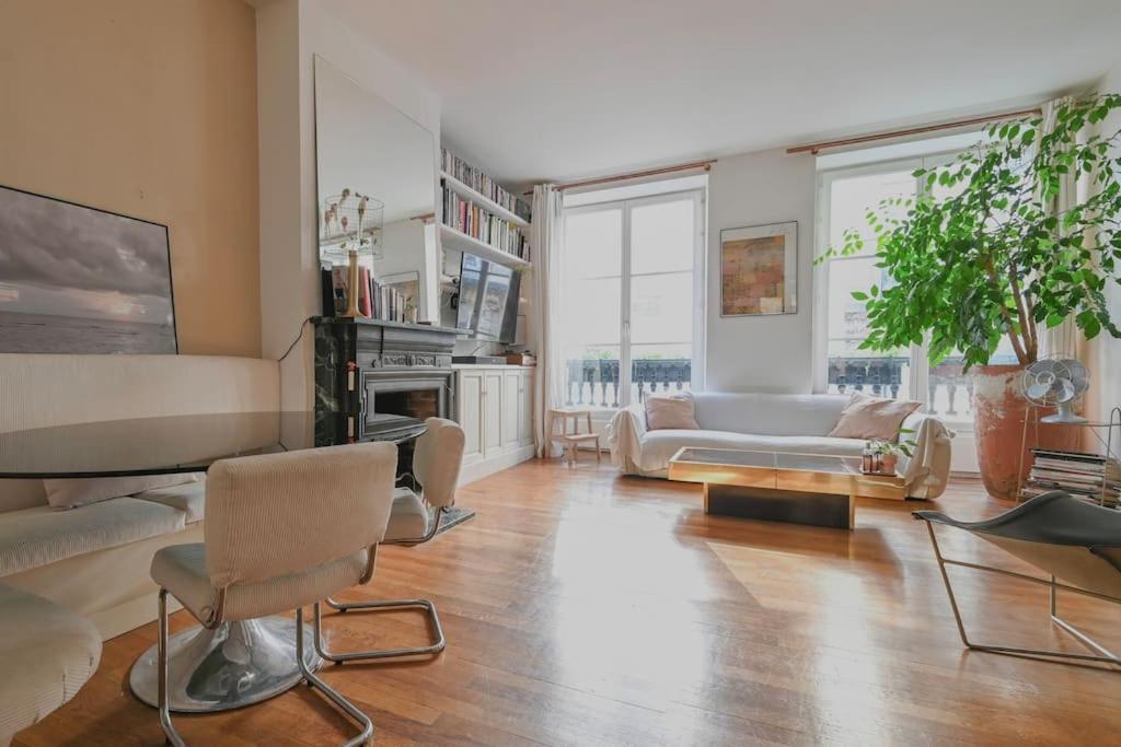 Spacious In Apartment Paris