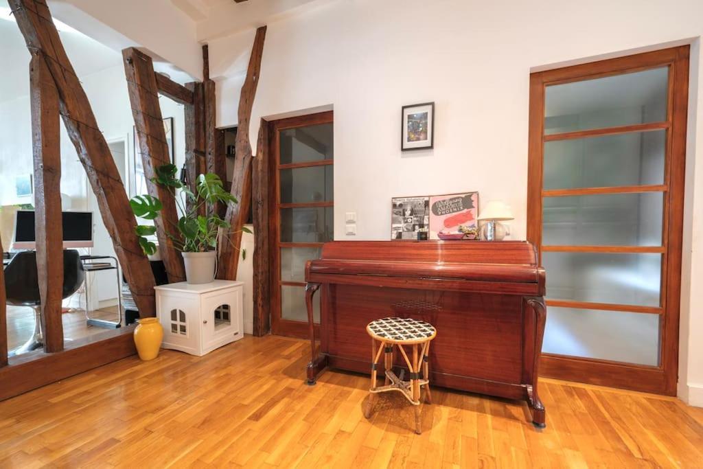 Spacious In Apartment *